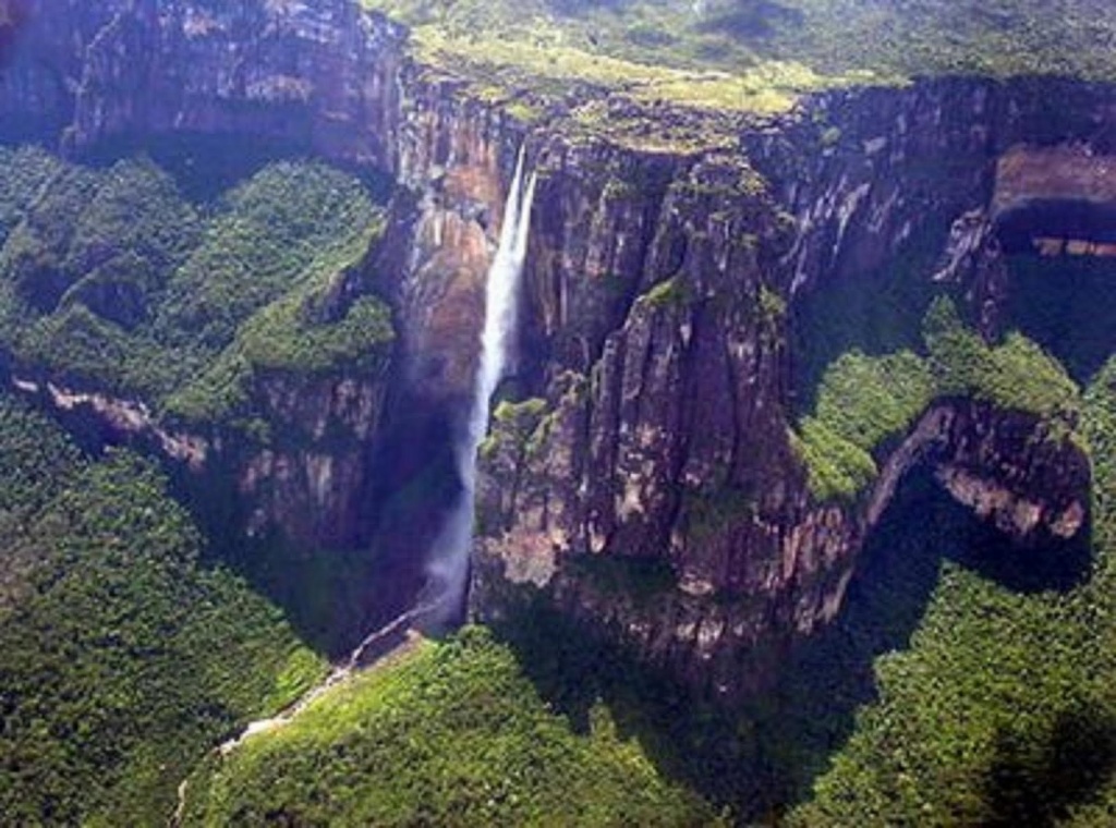 Salto del Angel (980 m.)