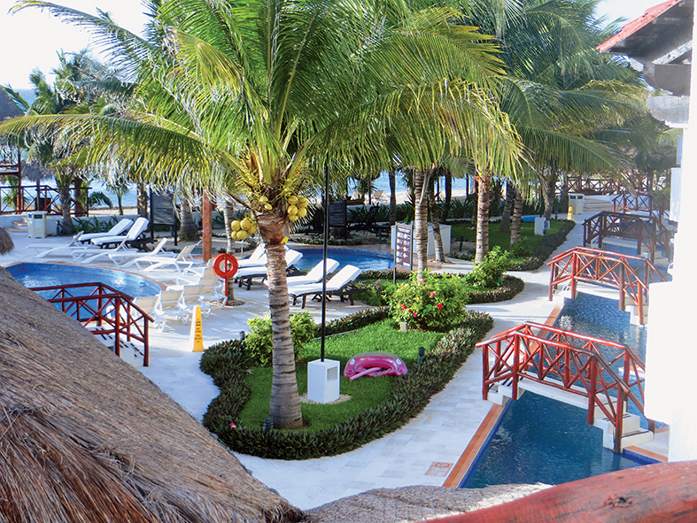 Resort de luxo para naturistas no Caribe mexicano, o Hidden Beach Resort está em um trecho de praia de areia branca com vista do mar. É imperdível um jantar à luz de velas à beira mar e Au Natural.