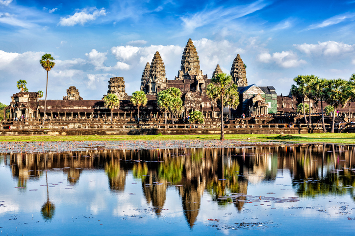 Cambodia landmark wallpaper - Angkor Wat with reflection in water