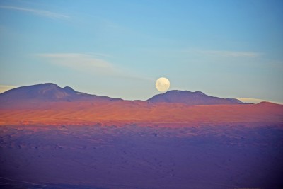 Lua cheia no Vale da Morte - Deserto do Atacama | foto: Lala Rebelo