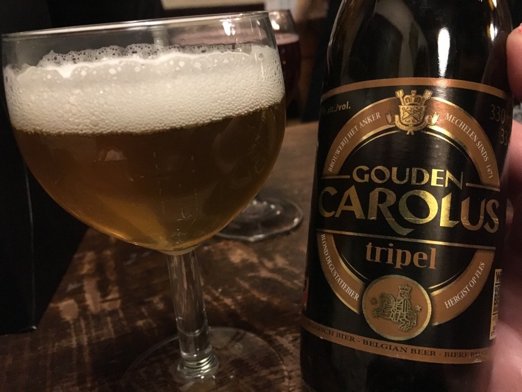 cerveja Gouden Carolus Tripel em copo
