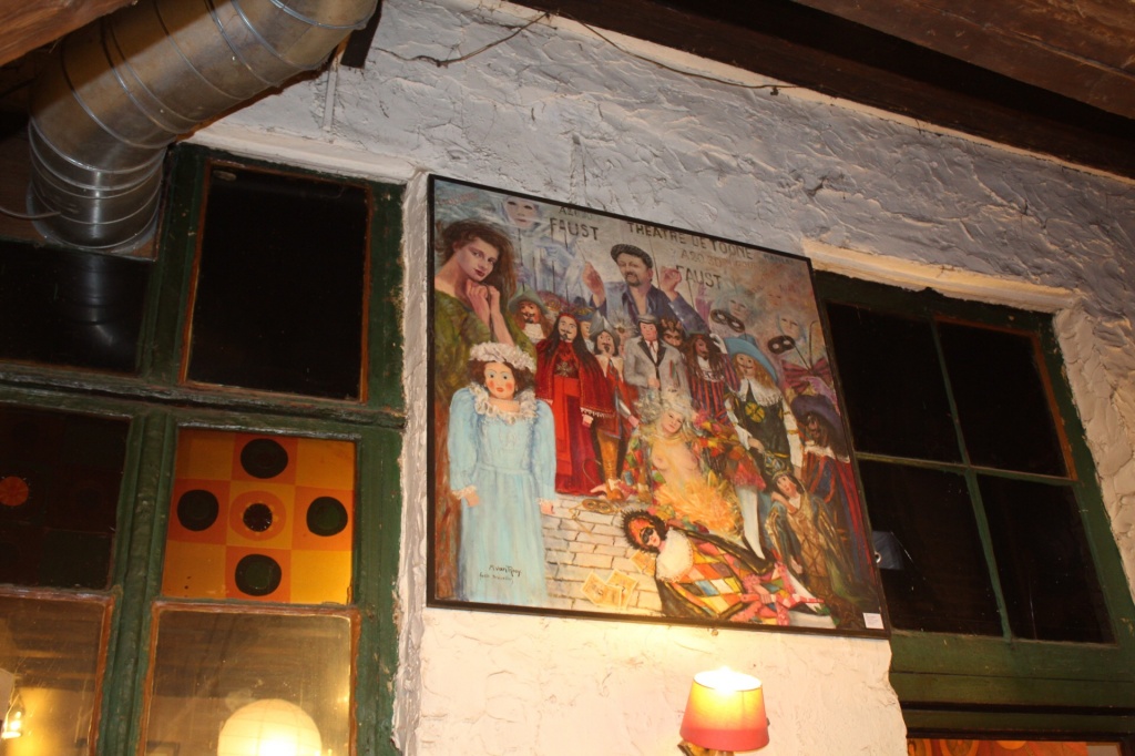Decoração do bar Toone, em Bruxelas