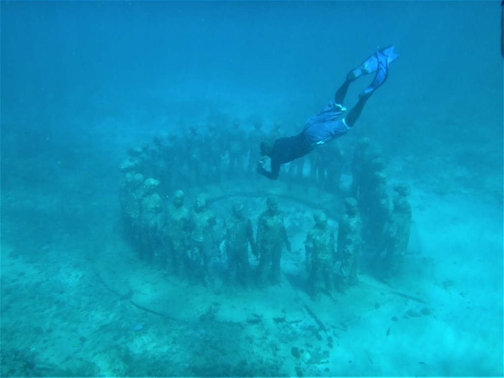 parque-de-esculturas-subaquaticas-de-granada-1-foto-por-istock_anfisa-tukane