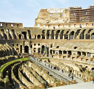 O Coliseu é o principal símbolo de Roma