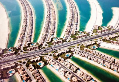 Nos arquipélagos artificiais Palm Islands e The World estão hotéis, resorts e  condomínios luxuosos