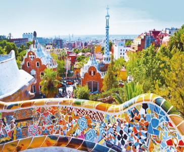 Os mosaicos coloridos de Gaudí no Parque Güell.