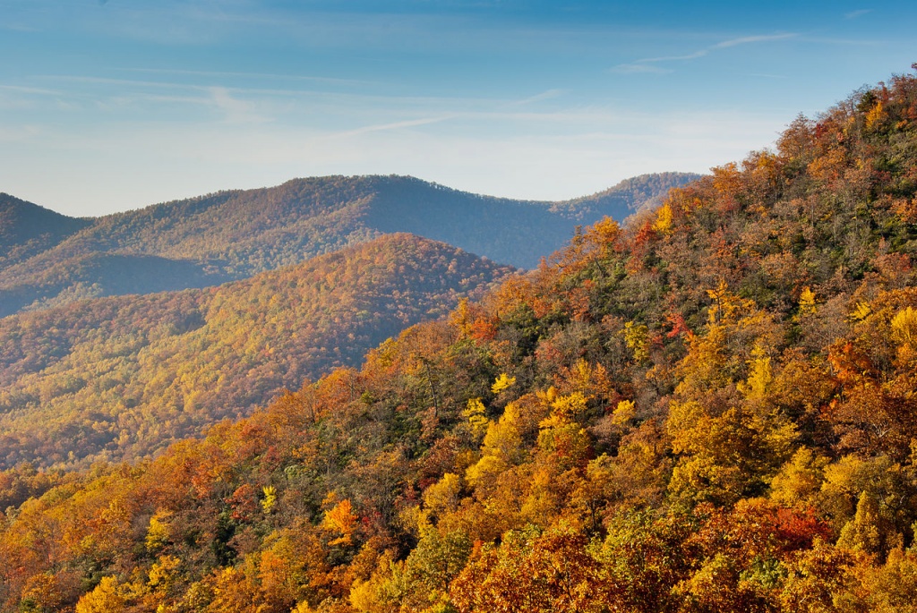1280px-Fall_colors_from_the_Blue_Ridge_Parkway_just_south_of_Ashville commons