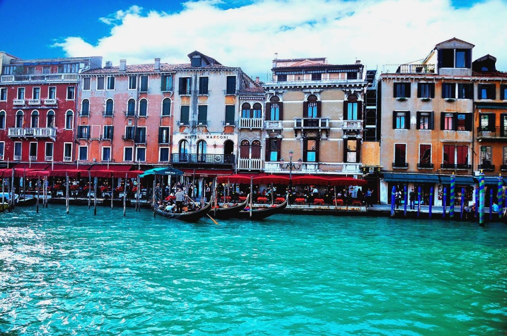 1280px-Grand_Canal_-_Rialto_-_Venice_Italy_Venezia_-_Creative_Commons_by_gnuckx_(4969446627)