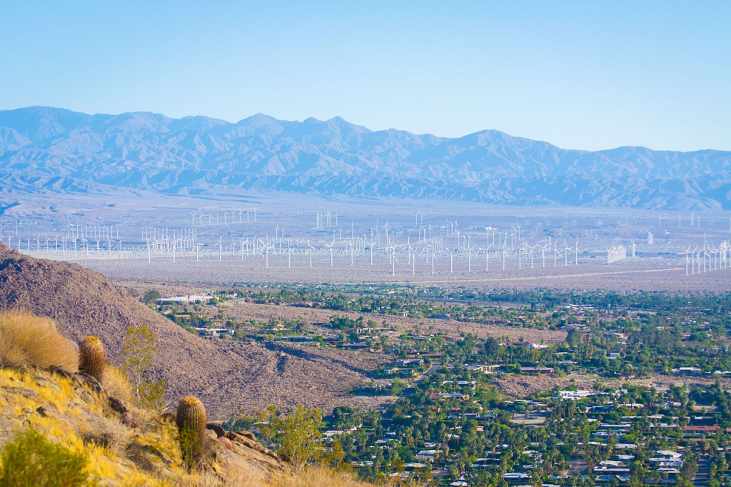 1280px-Wind_Farm_(Palm_Springs,_California) commons