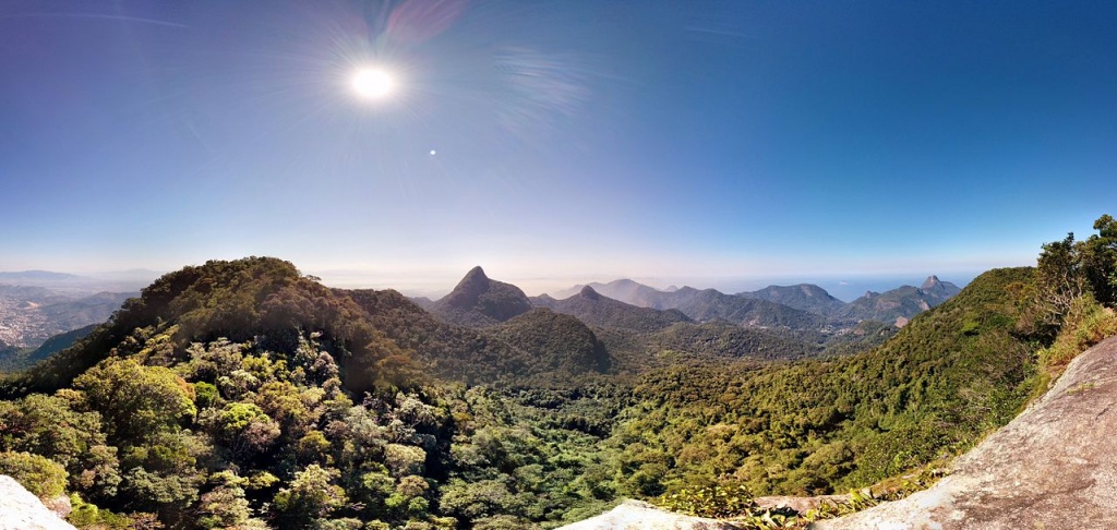Panorâmica_da_Floresta_da_Tijuca_a_partir_do_Pico_do_Papagaio commons