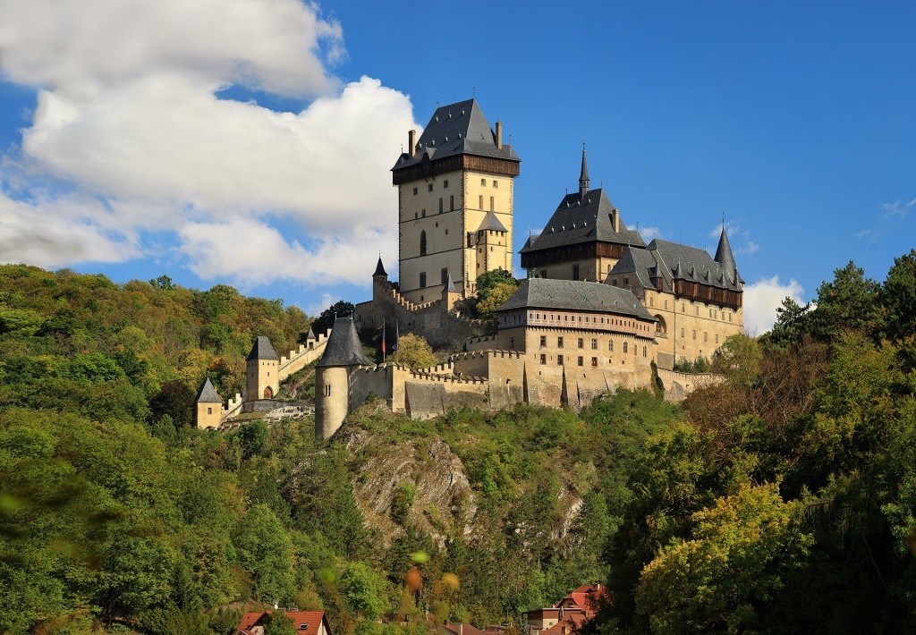 Castelo de Karlstjen, cercanias de Praga (foto via divulgação)