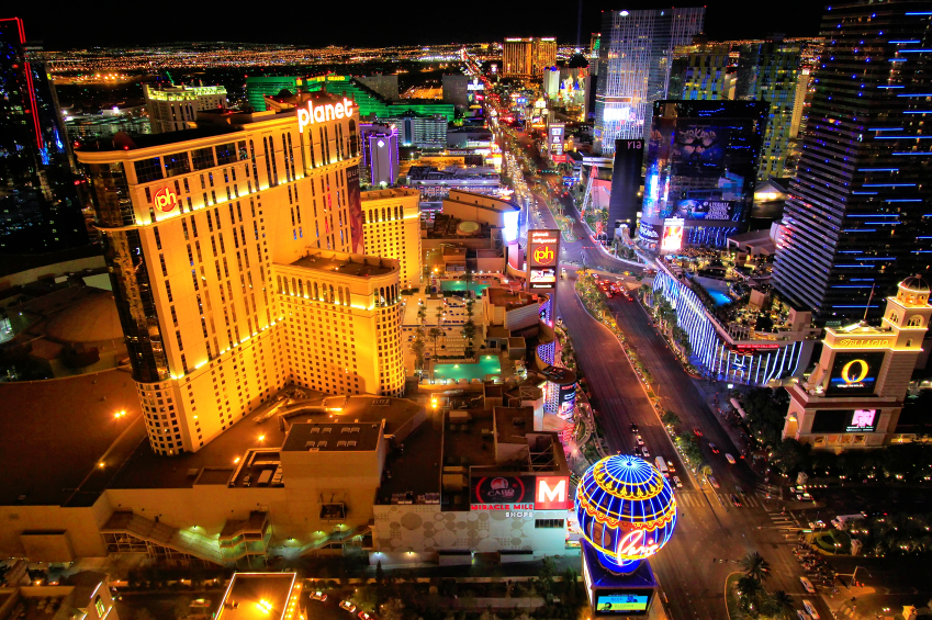 Vista panorâmica de Las Vagas Strip!  aFoto por: Donyanedomam via IStock 