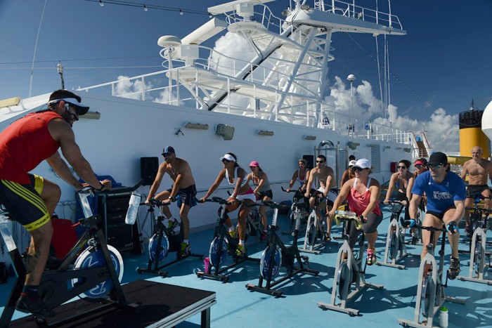 286515_614558_aula_de_bike_durante_o_cruzeiro_fitness__da_costa