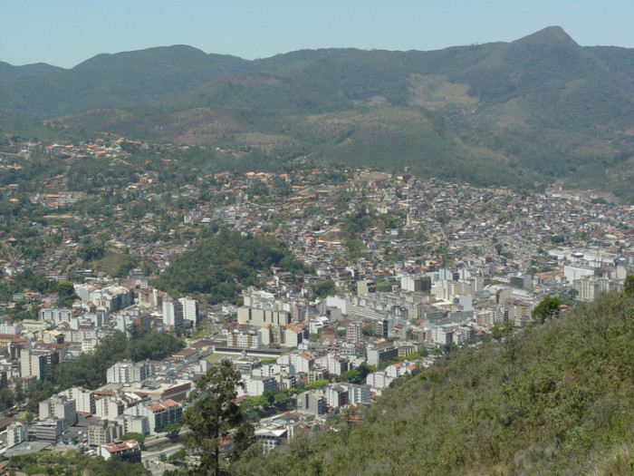 Cidade de Nova Friburgo, na regi?o serrana do estado do Rio de Janeiro, vista de cima do morro do telef?rico