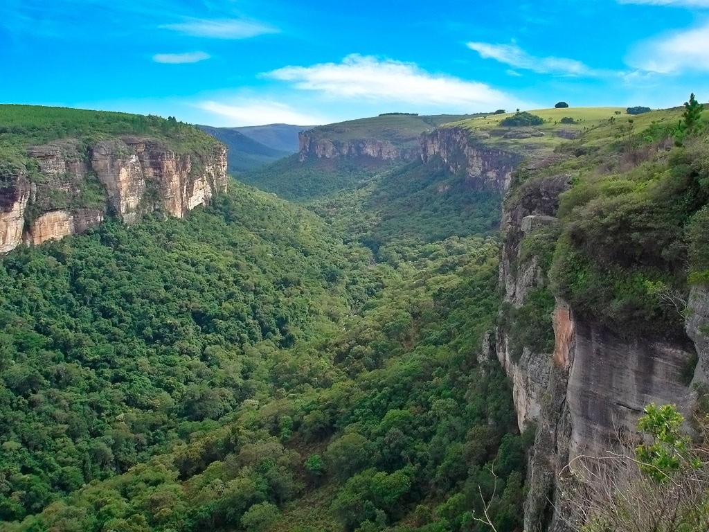 Sengés: canyons, cachoeiras de pinturas rupestres no Paraná