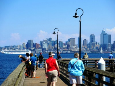 Embora separado da cidade propriamente dita, o bairro praiano de West Seattle ganha atenção por conta de seu visual montanhoso e atividades para a família