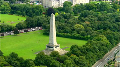 Com veados espalhados pelo gramado, vastos jardins e árvores alinhadas na calçada, Phoenix Park é uma pausa na correria da cidade em Dublin