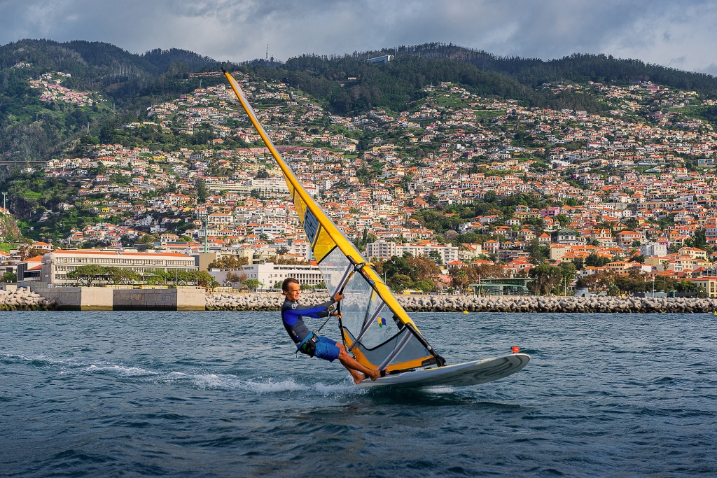arquipelago-da-madeira-windsurfe-em-funchal Divulgação