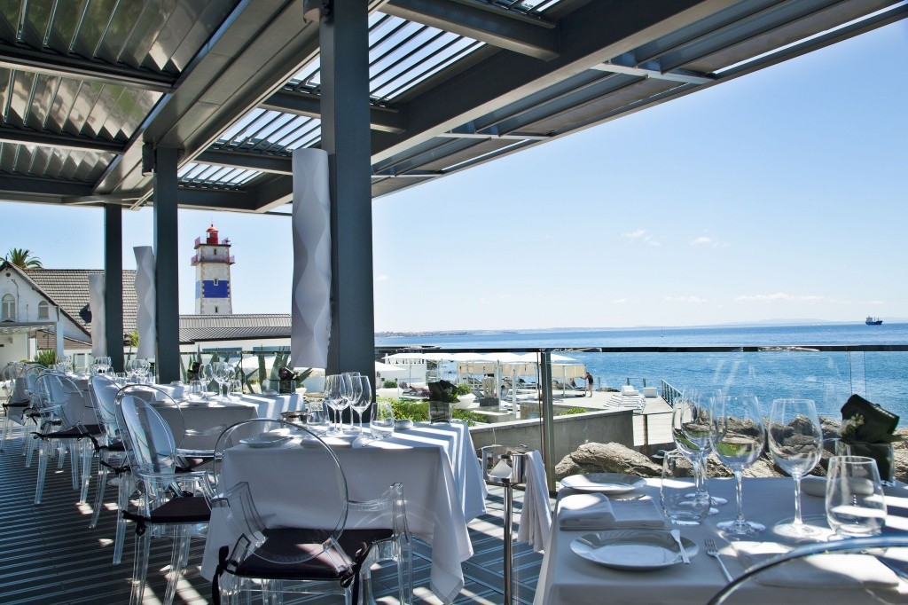 hotel-farol-the-mix-restaurant-terrace-3