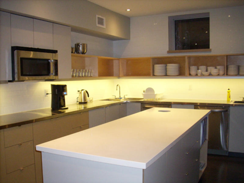 http://www.brazilian.hostelworld.com/hosteldetails.php/Planet-Traveler-Hostel/Toronto/48151