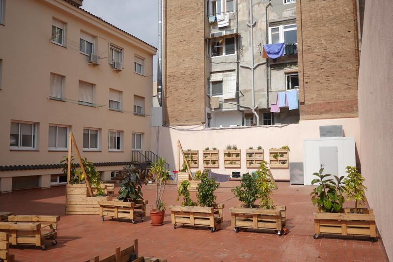 http://www.brazilian.hostelworld.com/hosteldetails.php/Jam-Hostel-Barcelona/Barcelona/84819