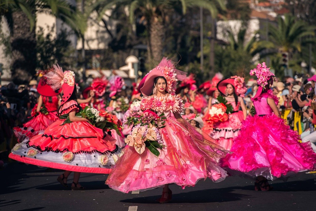 desfile-durante-a-festa-da-flor-na-ilha-da-madeira_-credito-francisco-correia