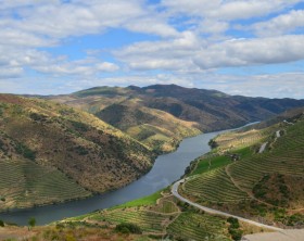 The Douro is one of the major rivers of the Iberian Peninsula. The Portuguese Douro valley, listed as Unesco world heritage, is know for its impressive landscapes, old towns, and the high quality wines, olives and olive oils which are produced on its hills.