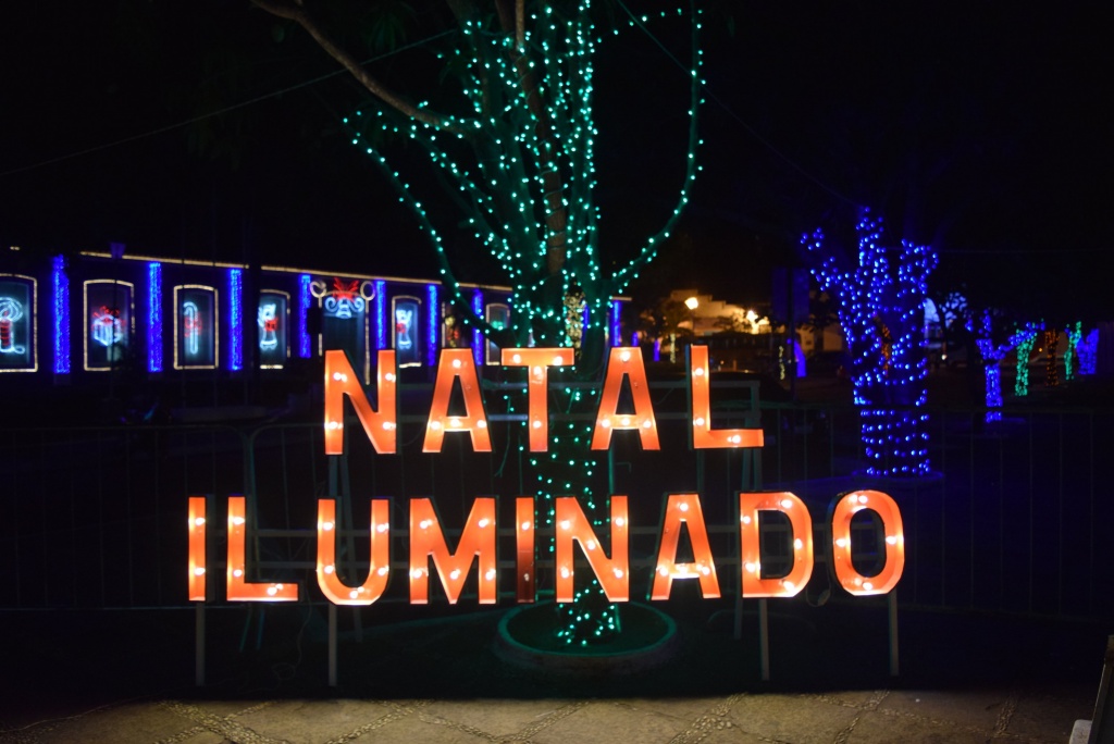 detalhe-da-iluminacao-cenica-nas-bem-cuidadas-pracas-da-cidade