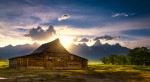 Jackson Hole tem contemplação da vida selvagem e experiência no velho oeste T.A. Moulton Barn After the Storm
