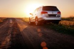 Conhecer belas regiões do Estado de São Paulo viajando de carro Grey car Volkswagen Passat stay on dirt road at sunset