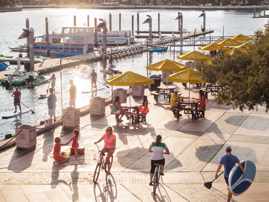 Tampa Riverwalk. Foto por Pedro Castellano / Visit Tampa Bay