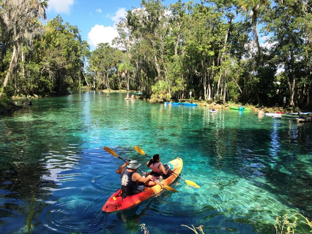 Passeio de caiaque nas Three Sisters Springs. Foto por Patrícia Chemin