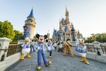 Walt Disney World comemora 50 anos a partir de outubro wdw-50-character-fashions-3