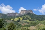 Mantiqueira Paulista ganha guia turístico virtual rock formation known as Pedra do Baú, on the border of Campos do Jordão and São Bento do Sapucai.