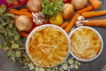 Restaurante Sopa de Cebola do Ceasa leva novos sabores ao delivery tortas-alho-poro-e-frango-monica-quinta
