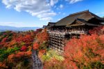 Japão facilita regras para a entrada de estrangeiros Kiyomizu dera temple in autumn season, Kyoto, Japan
