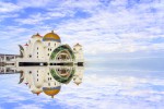 Quatro destinos para inspirar viagens de diferentes gerações Majestic view of Malacca Straits Mosque