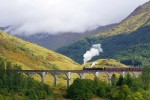 Harry Potter: lugares reais que serviram de locação para os filmes da saga Glenfinnan Viaduct and The Jacobite Steam Train
