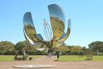 Flybondi tem passagens para Buenos Aires a partir de R$424 The Floralis Generica, a flower sculpture made of steel and aluminum, located on the Plaza de las Naciones Unidas in Buenos Aires, Argentina