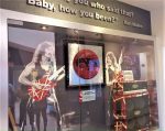 Sapatos do Michael estão em Vallarta Amplificadores usados por Van Halen