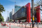 São Paulo: conheça as atrações imperdíveis na Avenida Paulista A typical Sunday on Paulista Avenue with MASP, Sao Paulo Museum of Art in the background, Brazil.