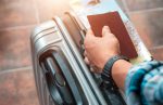 Jamaica adotará Declaração Digital de Viagem da SITA para otimizar o fluxo de voos passport-with-luggage-high-res