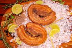 O que comer em São Pedro: roteiro para degustar e se fartar Espeto de Torresmo da Oficina do Churrasco