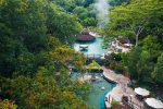 Rio Quente: águas naturalmente aquecidas o ano todo Piscinas naturalmente aquecidas em meio a natureza do Cerrado brasileiro