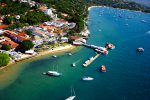 Vista aérea da orla de Ilhabela, litoral norte de SP, cidade que integra a Rota Verde Azul - Foto Reginaldo Pupo