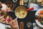 Descubra os melhores lugares para comer e se hospedar em Monte Verde angela-pham-vo7GGTh6sXM-unsplash