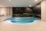 Aproveite a 51ª edição do Festival de Danças Folclóricas hospedando-se no Nikkey Palace Hotel Foto piscina SPA