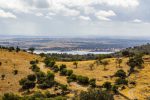 Descubra os encantos do Alentejo: a região mais autêntica de Portugal Vista para o Lago Alqueva em Monsaraz - Crédito Turismo do Alentejo