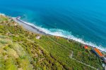 Dicas e experiências imperdíveis para quem visita a Ilha da Madeira pela primeira vez Praia de Fajã dos Padres - Crédito Nuno Andrade