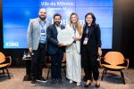 Vila da Mônica Gramado é o primeiro parque temático do mundo com o selo WELL Platinum Vila da Mônica_CEO da Vila da Mônica Gramado, Manoela da Costa Moschem recebe o selo Well durante evento do International WELL Building Institute (IWBI) em São Paulo_Divulgação